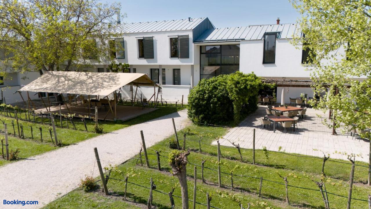 booking-1070737282-568751603-855774 Kracher Hotel Doppelzimmer - inklusive Pool