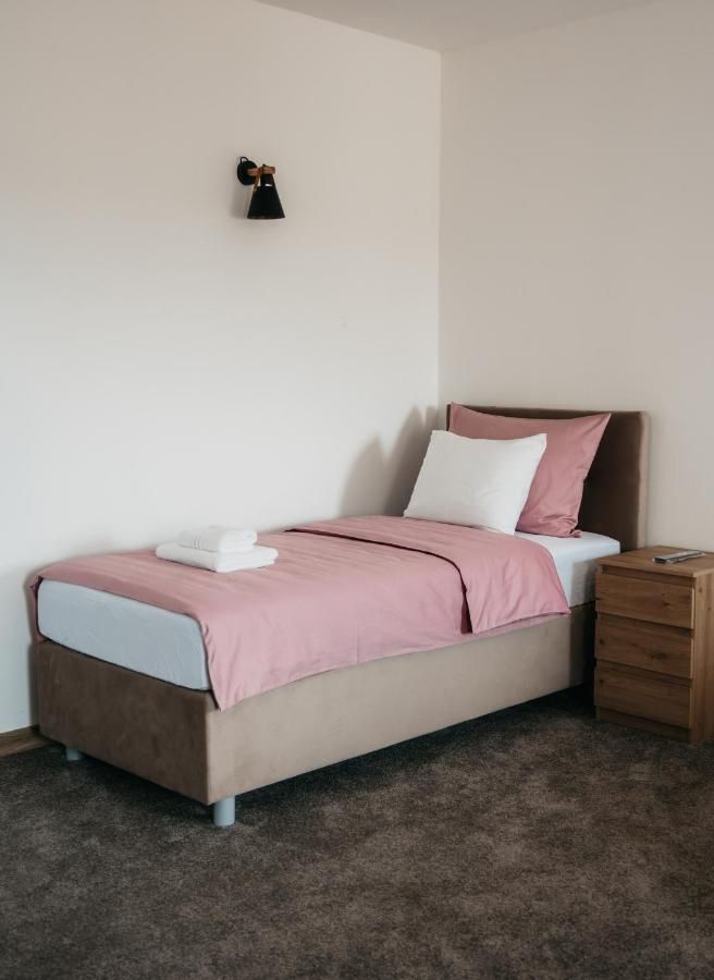 Pansion Mihića dvori