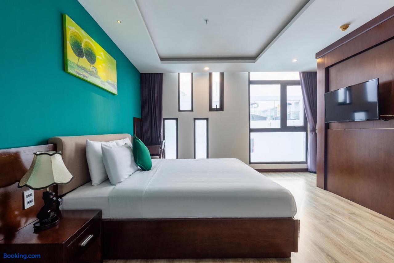 booking-1070875012-585862484-216239 Golden Sun Apartment by New Sky Travel
