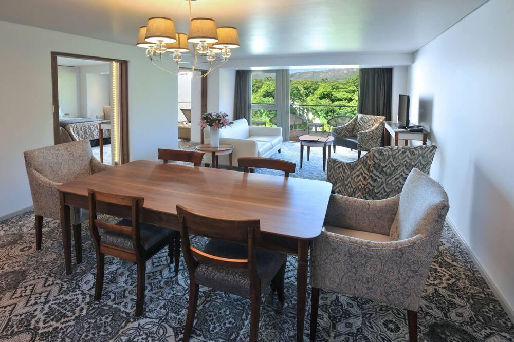 Vineyard Hotel