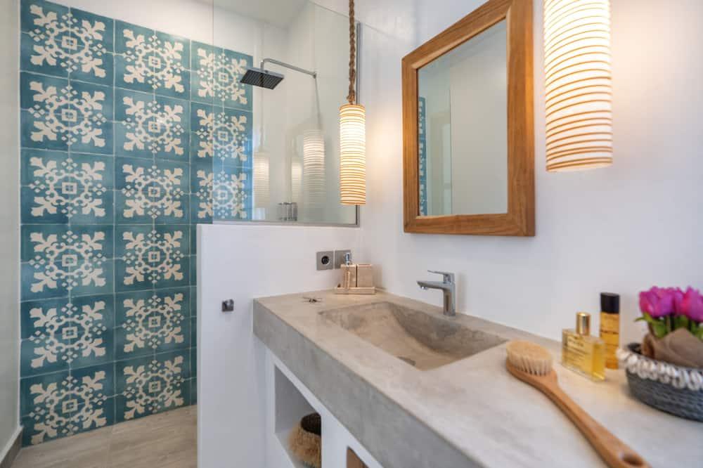 Seaesta Komodo Hostel & Hotel