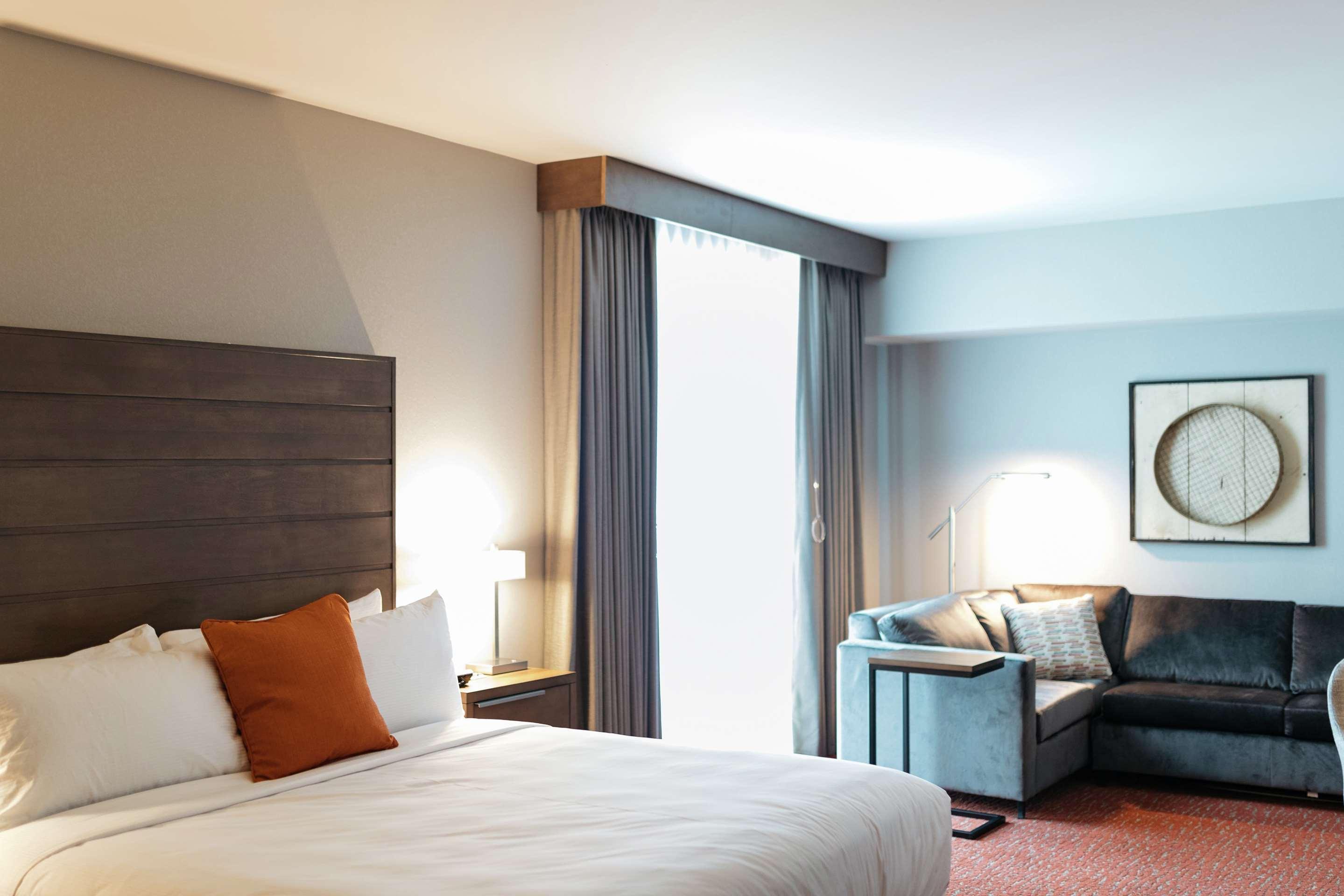 ice-5272565-100075677-722007 Revel Hotel Des Moines Urbandale, Tapestry Collection By Hilton