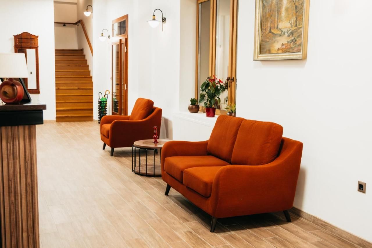 Pansion Mihića dvori