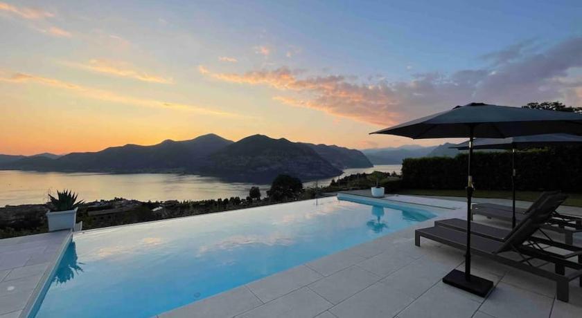 Luxury villa with private pool Lombardije - Iseo visuel 2/5 Luxury villa with private pool Lombardije - Iseo visuel 2/5
