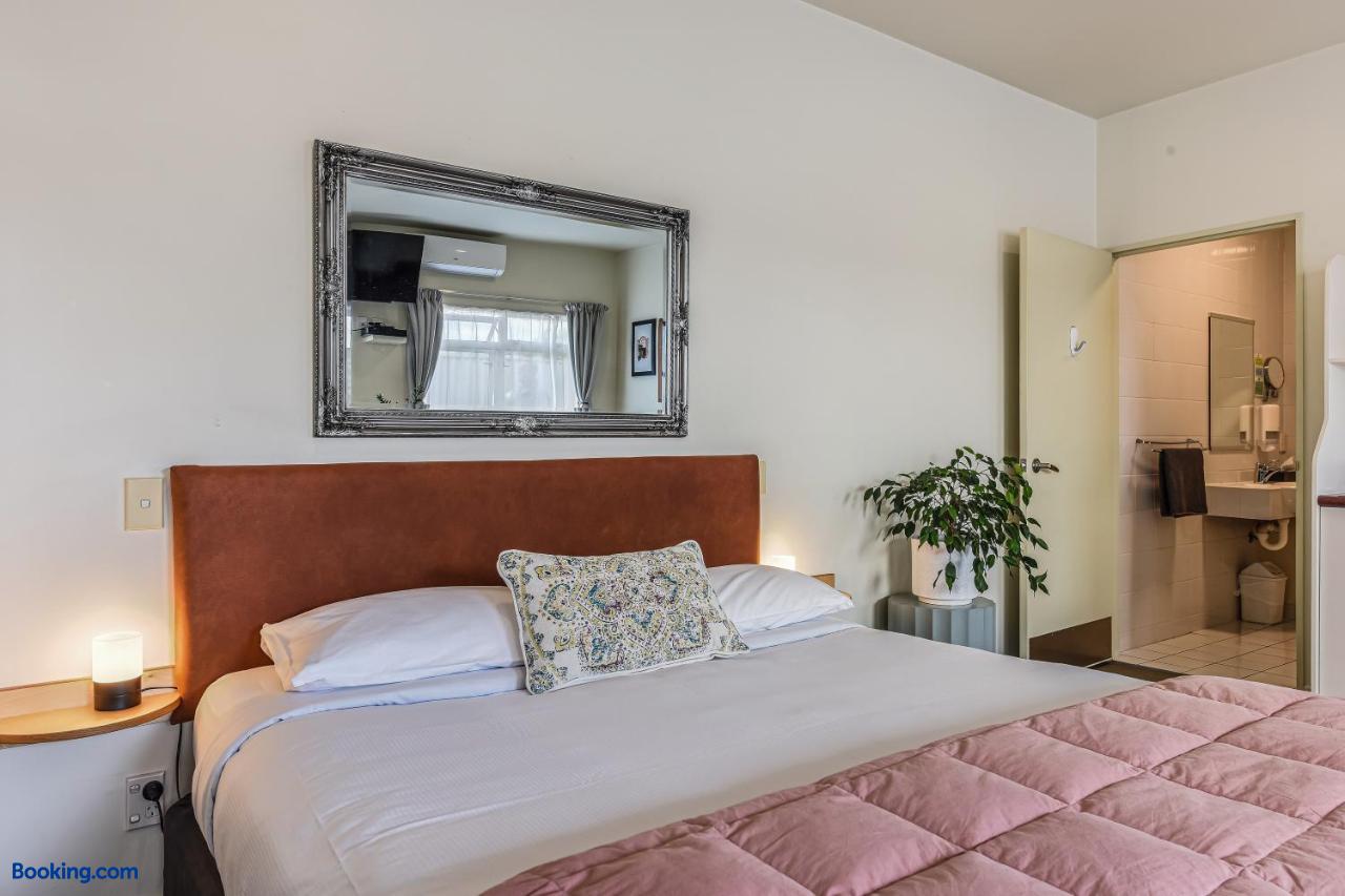 booking-301816-659447973-027723 Boutique Motel