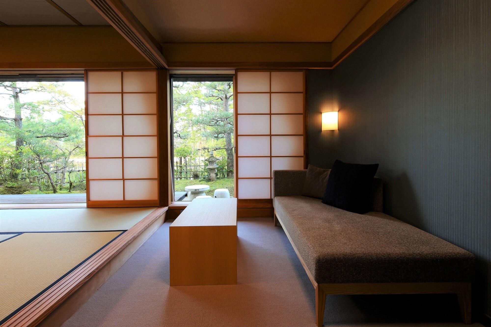 expedia_group-397975-d2bf67-082402 Monjusou