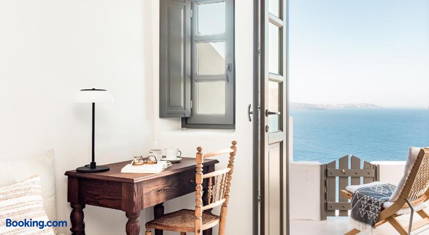 booking-1070793944-312142899-539823 Armenaki Santorini