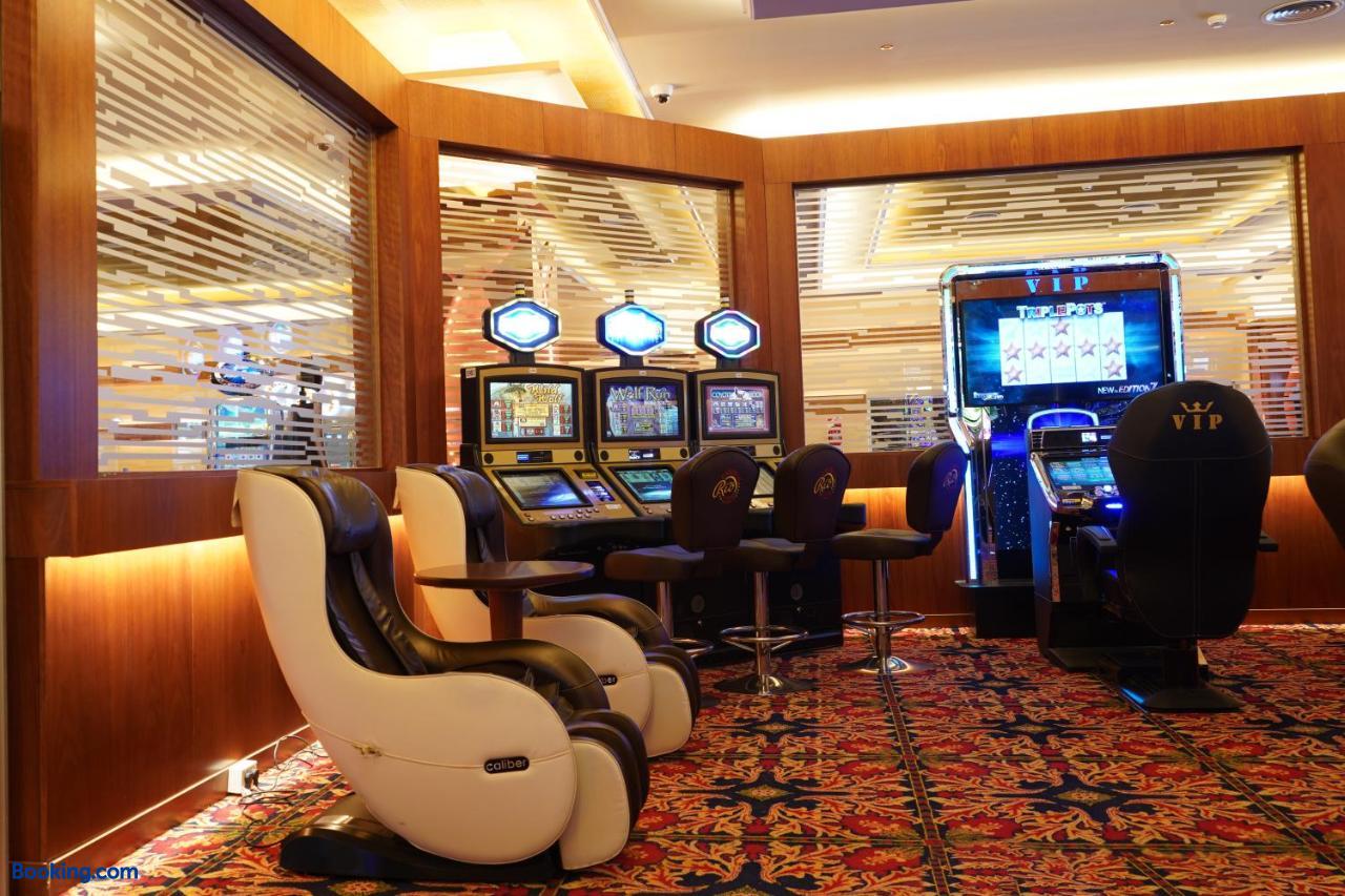 booking-1072106157-630882146-939780 Hotel y Casino del Río - Viedma