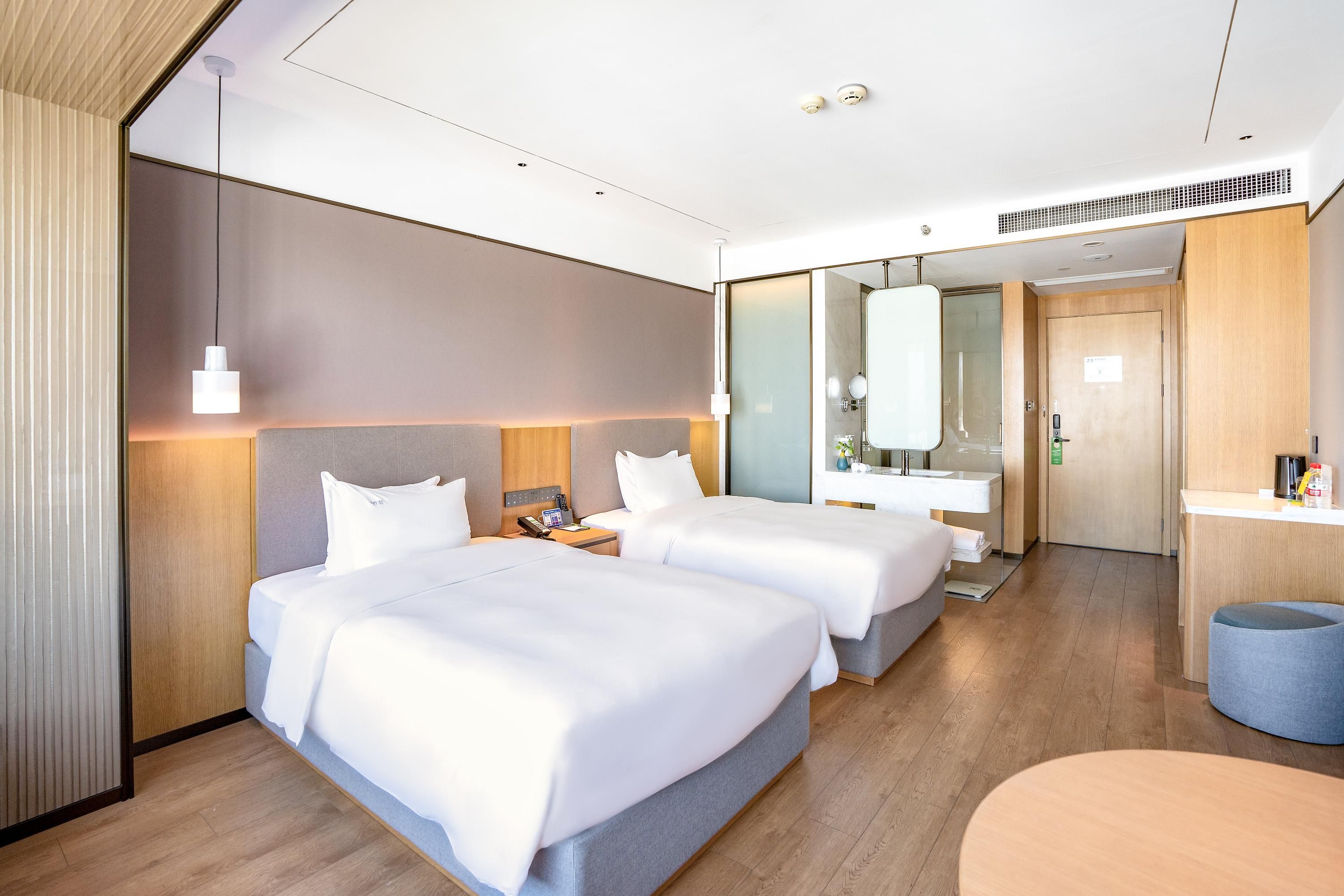 Holiday Inn One Thousand Island Lake