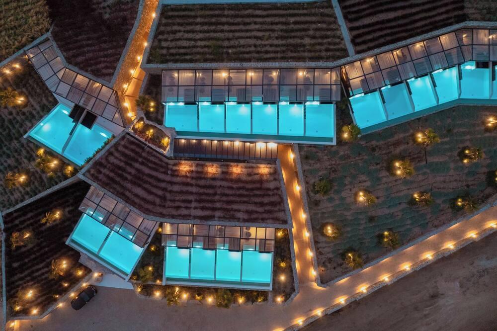 expedia_group-7098866-56662233-260121 Ftelia Black Villas