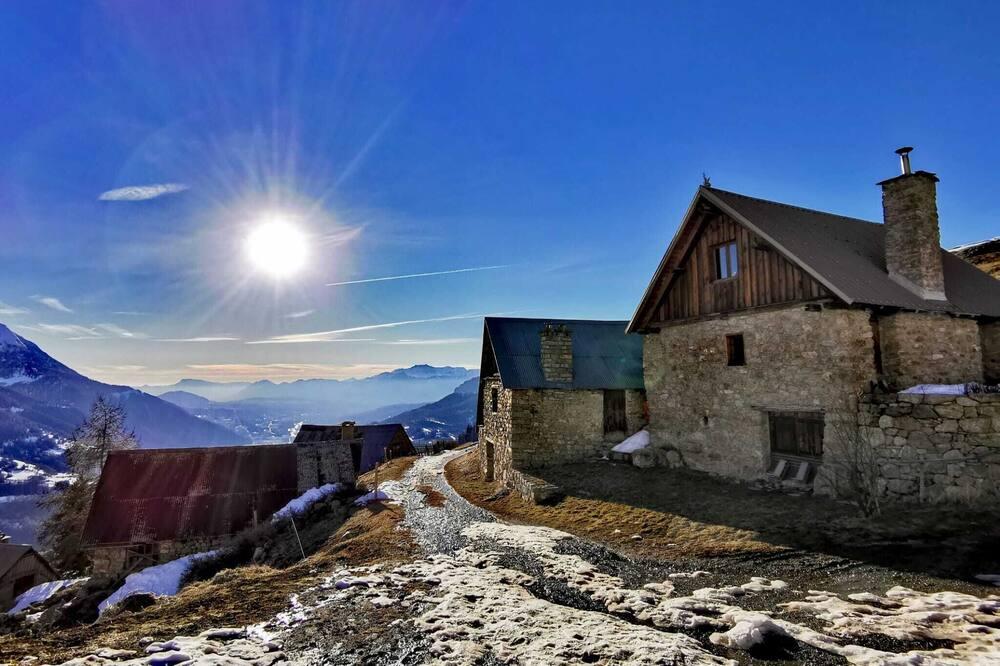 Mountain chalet in a charming hamlet at 1650 m, 8 minutes from the resort. Rhône-Alpes - Orcier visuel 5/5 Mountain chalet in a charming hamlet at 1650 m, 8 minutes from the resort. Rhône-Alpes - Orcier visuel 5/5