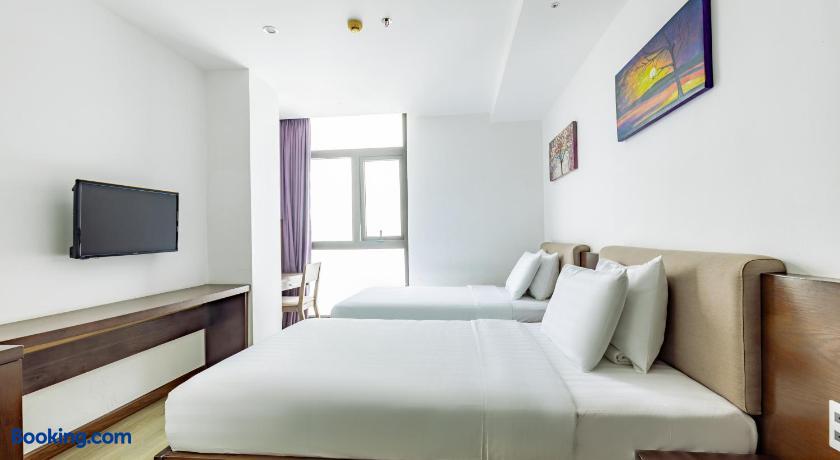 booking-1070875012-528065249-409768 Golden Sun Apartment by New Sky Travel