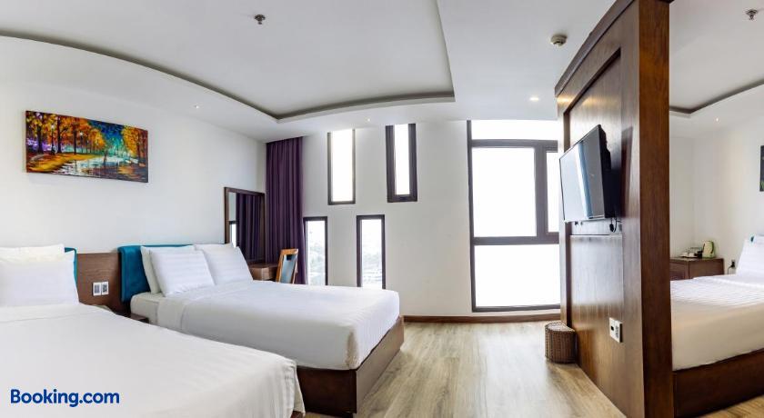 booking-1070875012-528156550-554443 Golden Sun Apartment by New Sky Travel