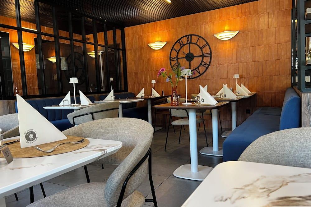 Hotel Lacour Provence-Alpes-Côte d'Azur - Eygliers visuel 2/5