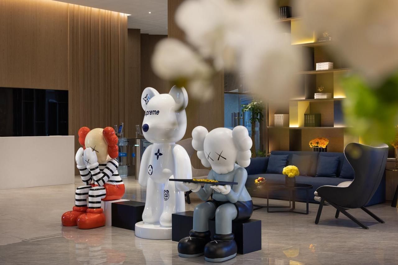 Anya Hotel -Next to Jiefang West Bar Street 2 minutes to the subway station free coffee free laundry free gym, huge windows