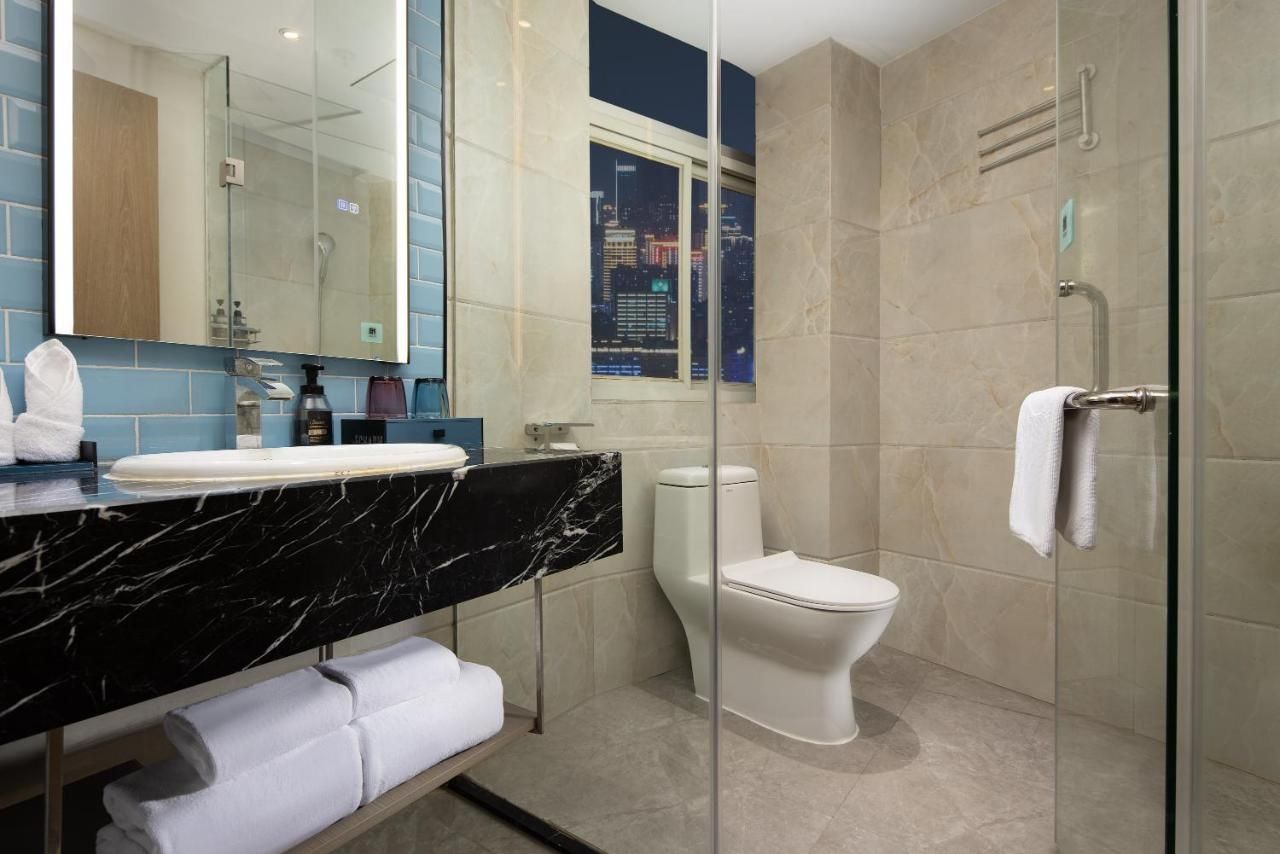 Anya Hotel -Next to Jiefang West Bar Street 2 minutes to the subway station free coffee free laundry free gym, huge windows