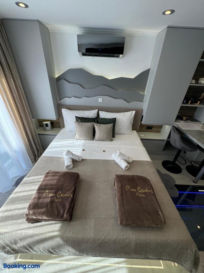 booking-1071692908-592641343-102231 La Luna Petite Suite Deluxe with Free Jacuzzi, Bikes & Covered Parking