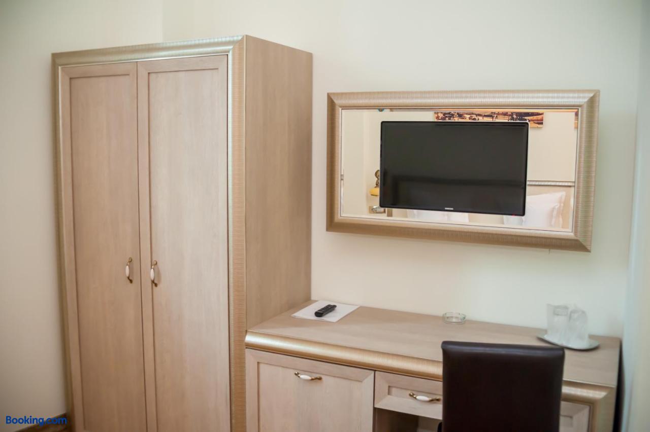booking-2216077-36755901-284651 Euro Hotel Grivita