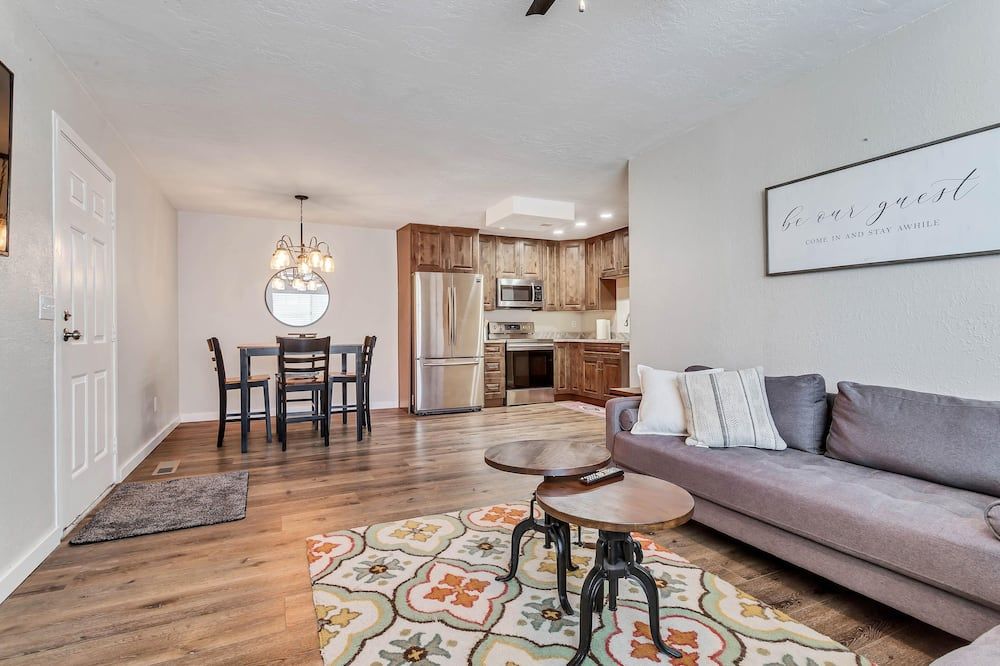 Downtown Orem Condo/ 30 Minutes to Sundance Resort/ 5 Minutes to UVU