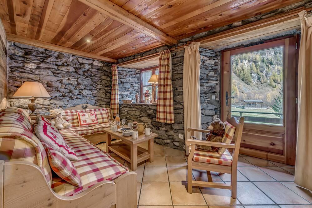 Semi-detached chalet 16 people 7 bedrooms, ski in / ski out Tignes les Brévières Rhône-Alpes - Tignes visuel 1/5 Semi-detached chalet 16 people 7 bedrooms, ski in / ski out Tignes les Brévières Rhône-Alpes - Tignes visuel 1/5