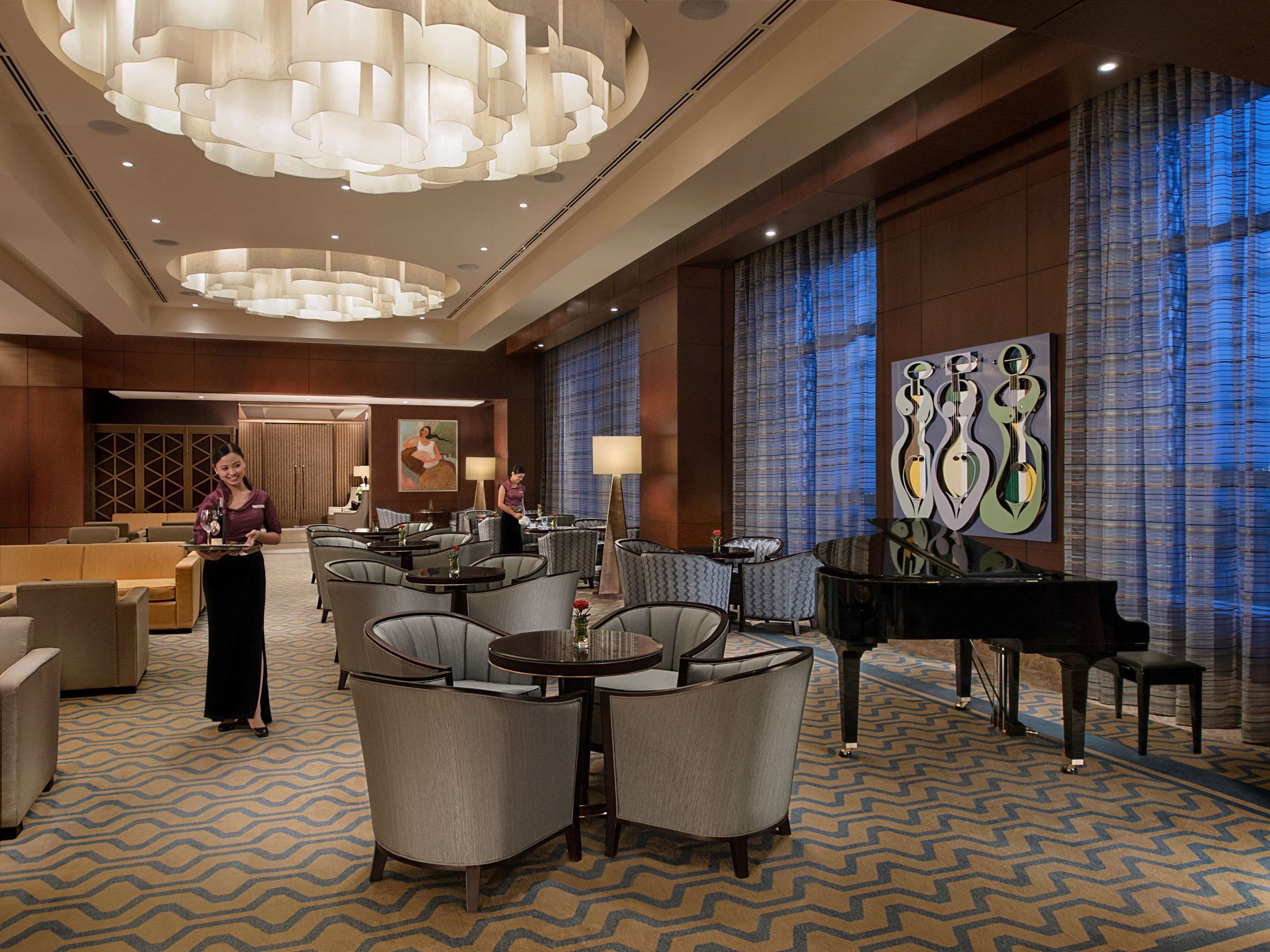 Crimson Hotel Filinvest City, Manila