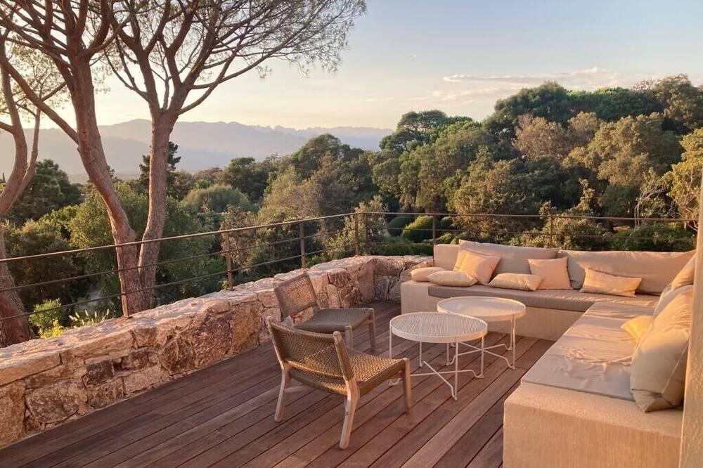 Spacious villa with sea view and private pool. Cala Rossa Estate Corsica - Lecci visuel 1/5