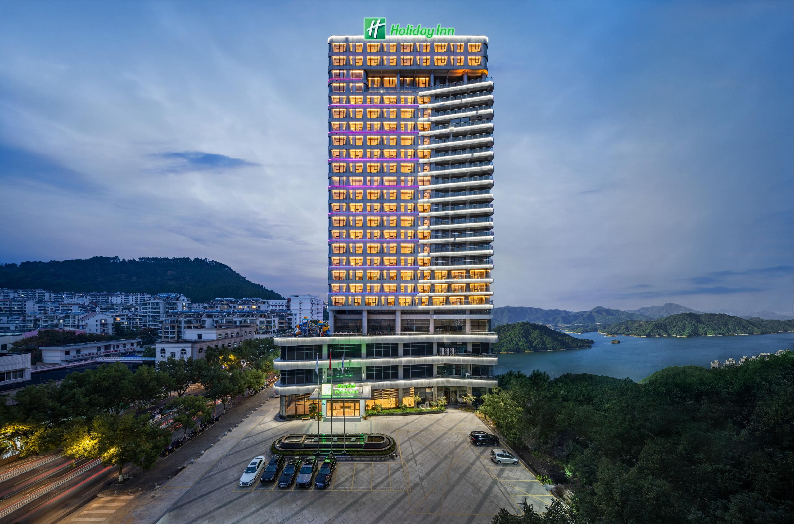 Holiday Inn One Thousand Island Lake