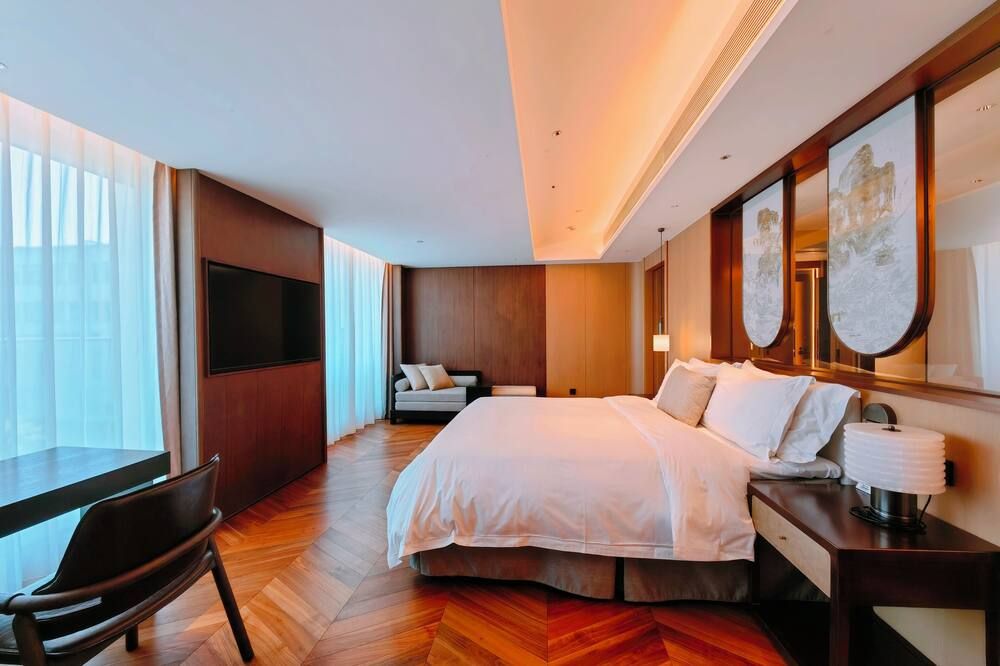 Purple Horse Hotel &beijing Hutong Designer Boutique Garden Hotel&french Window&close To The Forbidden City&tian'anmen&wangfujing&nanluogu Lane&lama Temple&360-Degree Viewing Terrace Bar&roof Swimming Pool&private Bathtub&laundry&gym&family Suite