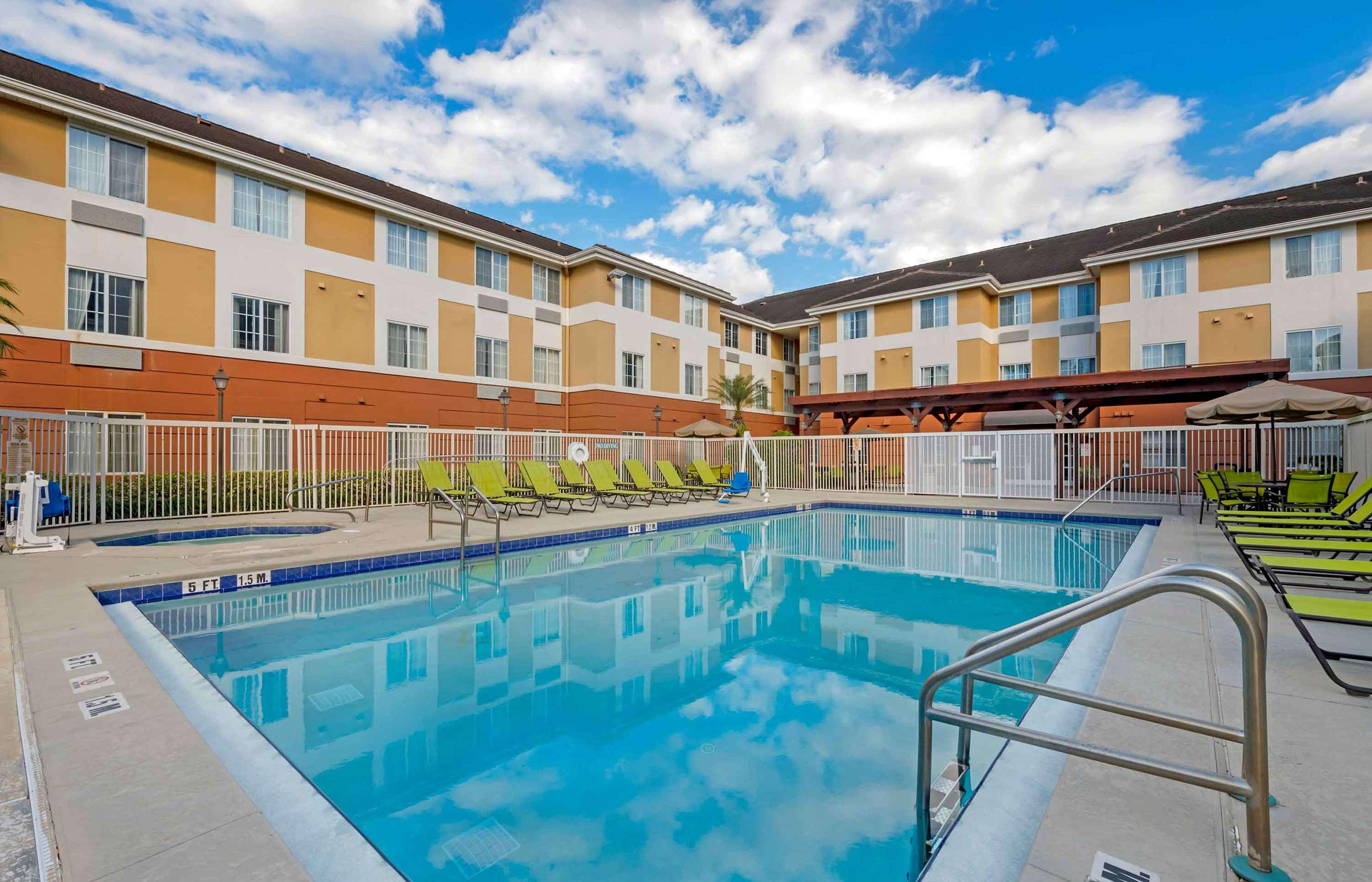 Hotels near Bayhill Plaza Shopping Center (Orlando) from C$ 65