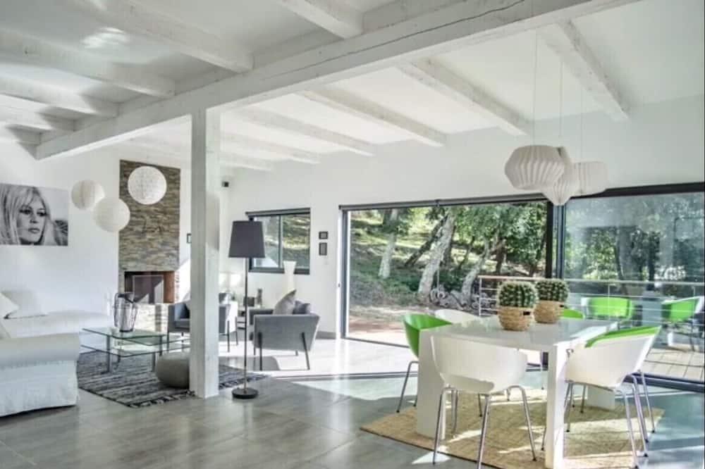 Splendid high villa in the heart of nature Provence-Alpes-Côte d'Azur - Plan-de-la-Tour visuel 4/5 Splendid high villa in the heart of nature Provence-Alpes-Côte d'Azur - Plan-de-la-Tour visuel 4/5
