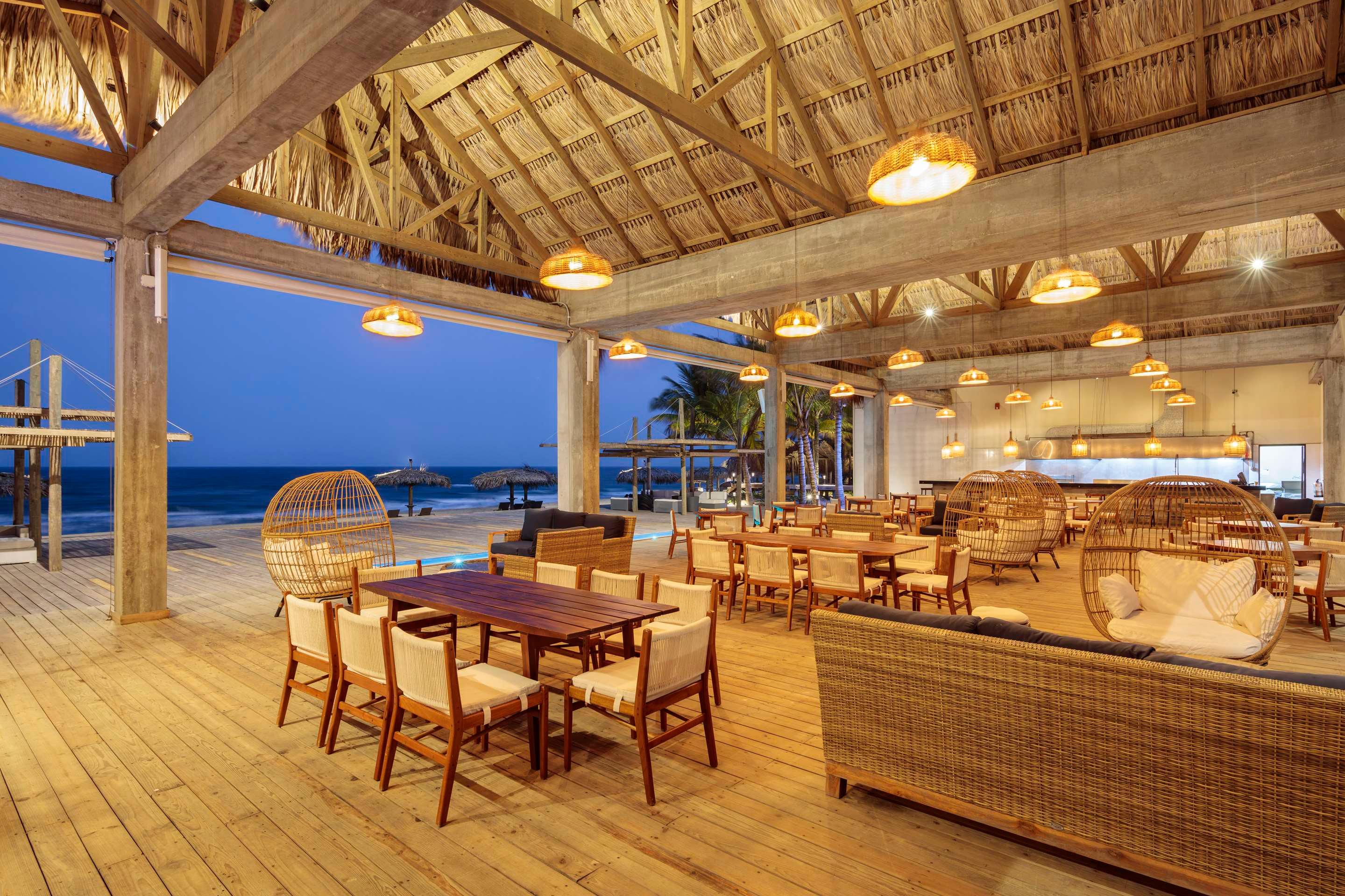 ice-2058707-108234554-386652 Indura Beach & Golf Resort Curio Collection By Hilton