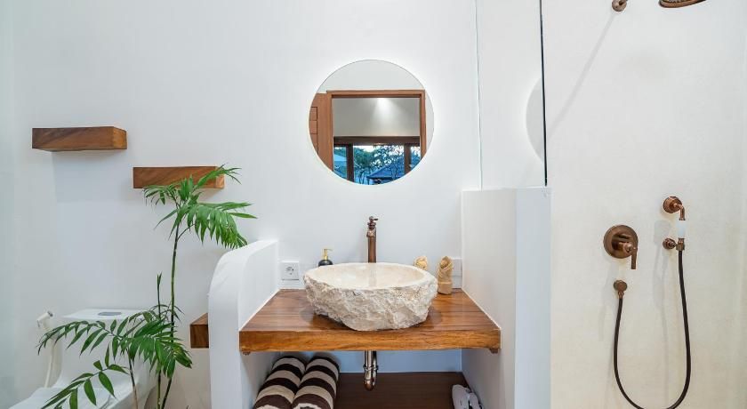 Ehoa Bali Nyanyi Boutique Hotel - In Front Of Entrance To Nuanu