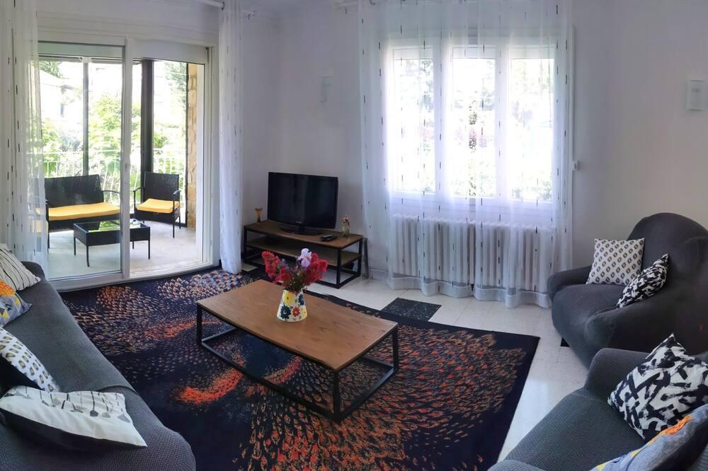 Villa 100m2 with enclosed garden planted with trees close to the city center Provence-Alpes-Côte d'Azur - Vaison-la-Romaine visuel 1/5 Villa 100m2 with enclosed garden planted with trees close to the city center Provence-Alpes-Côte d'Azur - Vaison-la-Romaine visuel 1/5