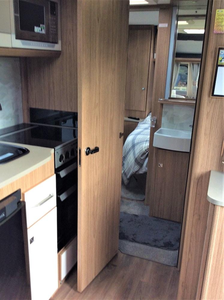 Luxury Coachman Caravan To Sleep 1-4 Rhône-Alpes - Saint-May visuel 2/5 Luxury Coachman Caravan To Sleep 1-4 Rhône-Alpes - Saint-May visuel 2/5