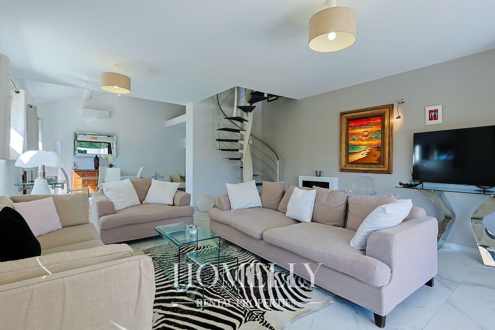 Villa élégante avec piscine à Saint-Tropez Villa Chrystal - Provence-Alpes-Côte d'Azur - Saint-Tropez visuel 2/5 Villa élégante avec piscine à Saint-Tropez Villa Chrystal - Provence-Alpes-Côte d'Azur - Saint-Tropez visuel 2/5