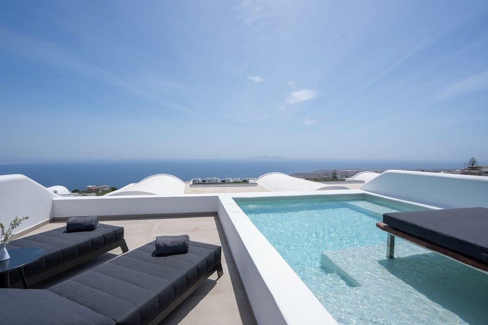 Aqua Luxury Suites By Nomée Hospitality Group