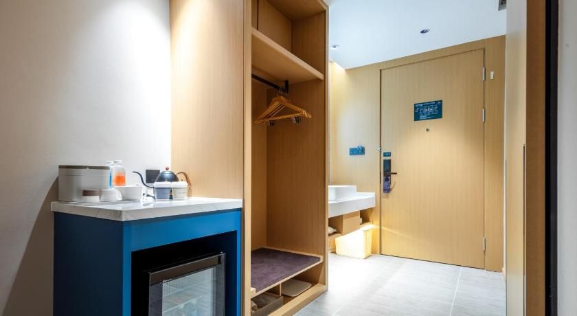 Atour Hotel Meizhou West Railway Station R&F Center