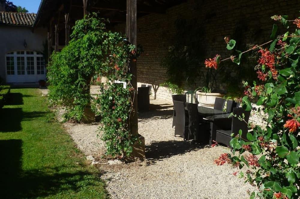 Small cottage for 2 persons with swimming pool in the old stable of our Castle Bourgogne - Fleurville visuel 1/5 Small cottage for 2 persons with swimming pool in the old stable of our Castle Bourgogne - Fleurville visuel 1/5