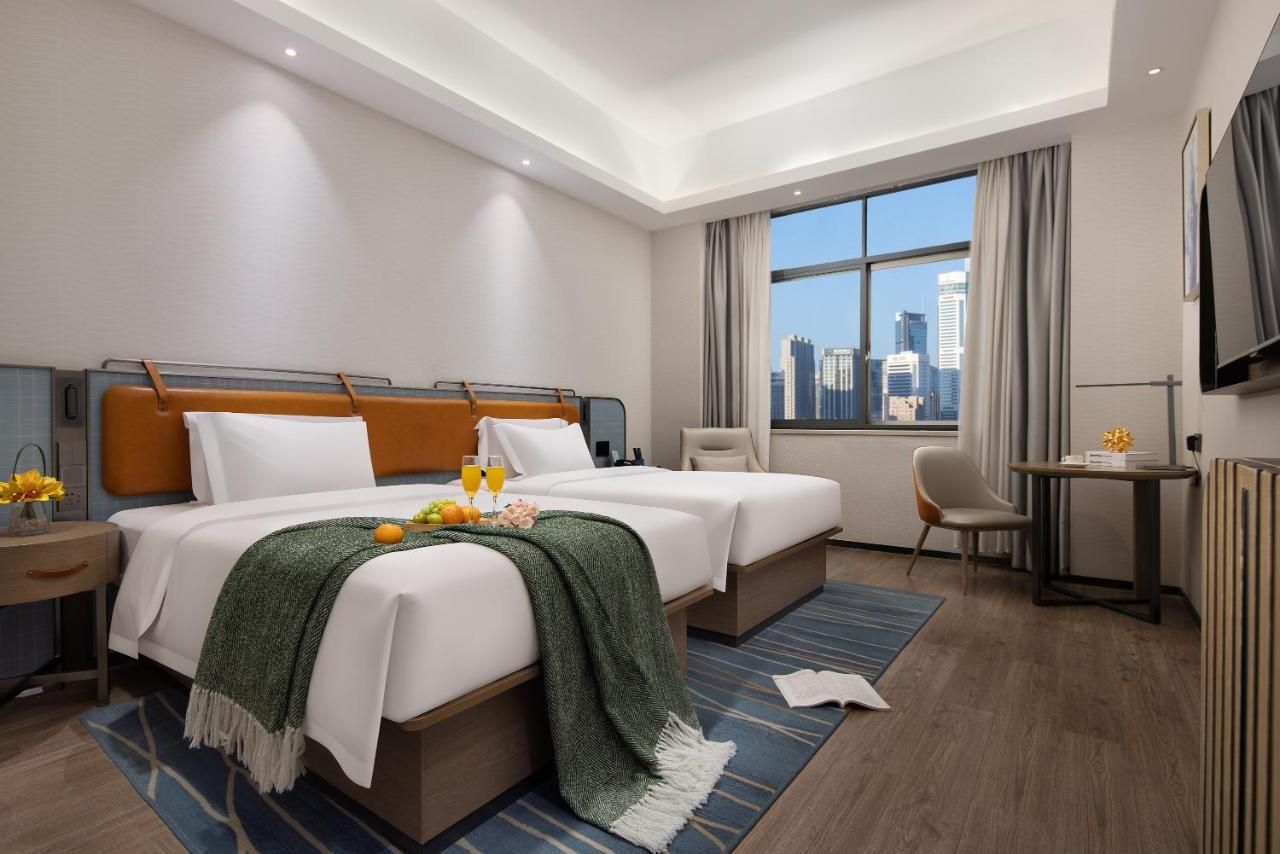 Anya Hotel -Next to Jiefang West Bar Street 2 minutes to the subway station free coffee free laundry free gym, huge windows