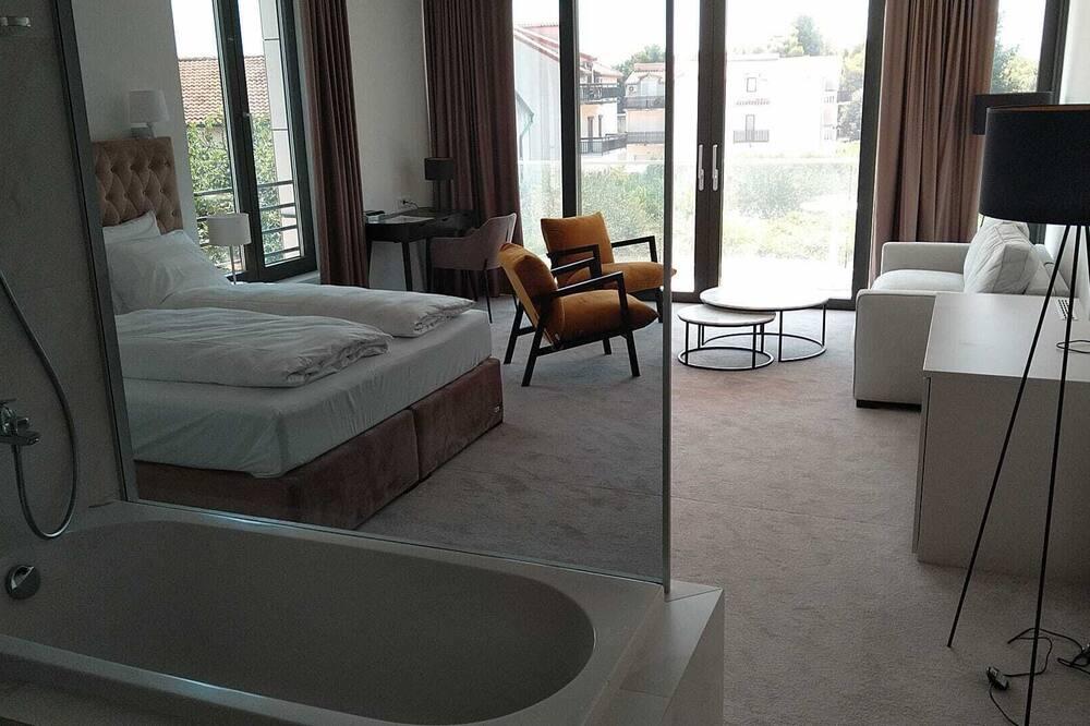 expedia_group-1071792907-247803642-211818 Hotel Oscar