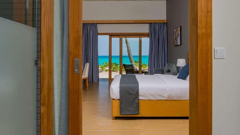 ice-1070009250-103445675-675359 Fiyavalhu Resort Maldives