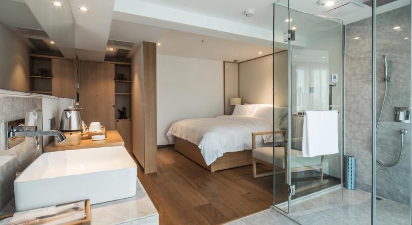 Bai Yun Qin She Boutique