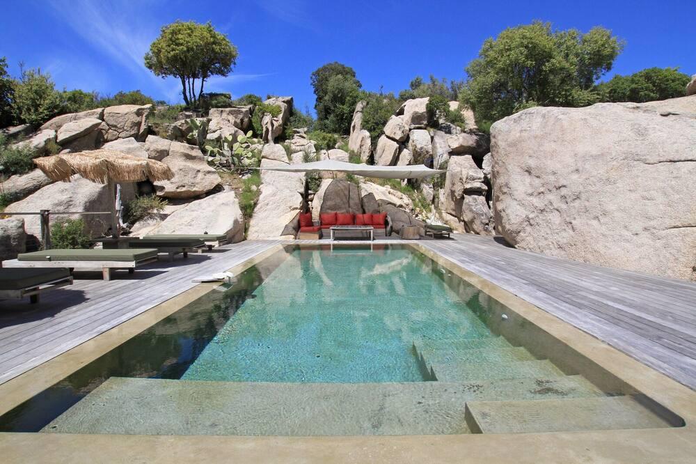 Magnificent luxury villa with mirror pool. Corsica - Porticcio visuel 5/5 Magnificent luxury villa with mirror pool. Corsica - Porticcio visuel 5/5