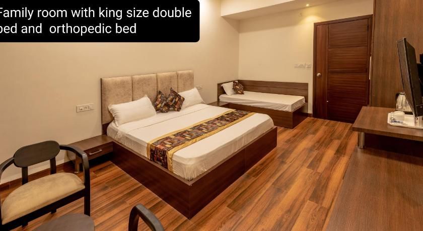 De Manora Homes - Unpretentious hotel with a garden , posh area Ranjit Avenue