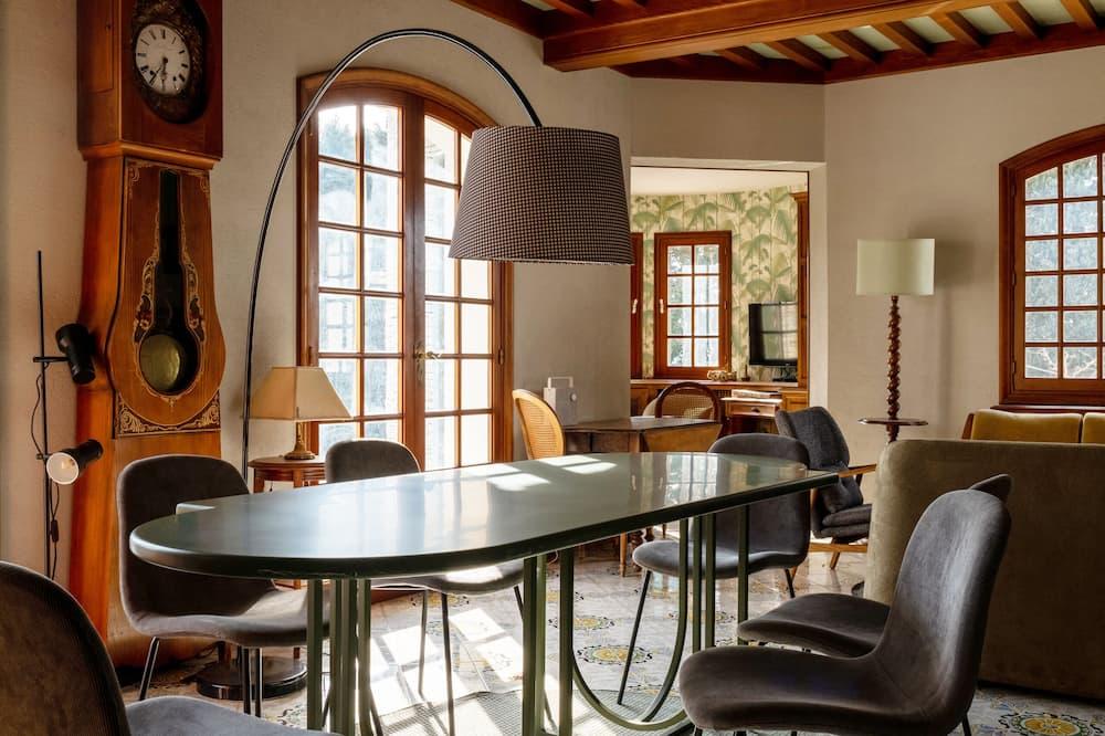Authentic Family Home For A Successful Vacation In A Peaceful Setting Provence-Alpes-Côte d'Azur - Tweeling visuel 2/5 Authentic Family Home For A Successful Vacation In A Peaceful Setting Provence-Alpes-Côte d'Azur - Tweeling visuel 2/5