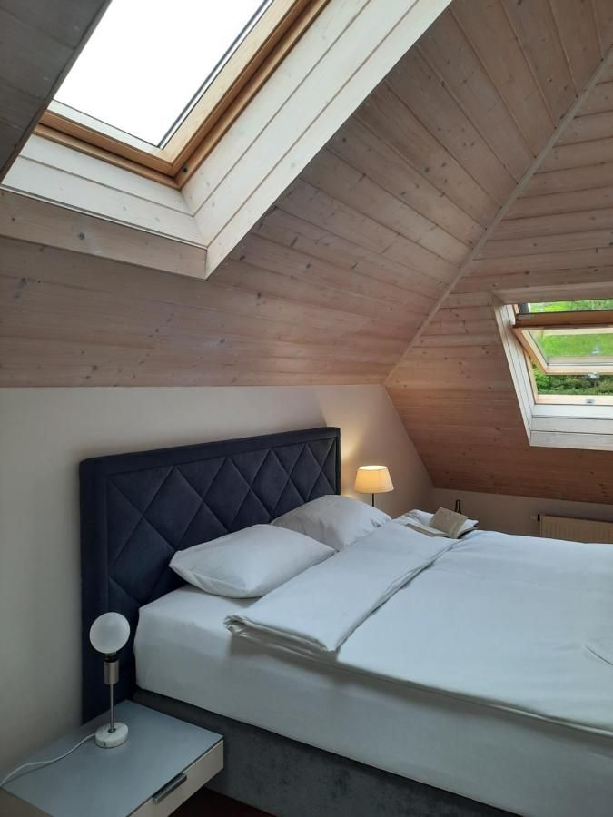 Lake & Library boutique Hotel