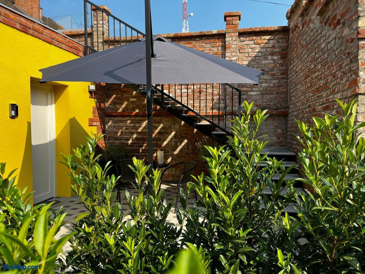 booking-1071692908-583649329-764055 La Luna Petite Suite Deluxe with Free Jacuzzi, Bikes & Covered Parking