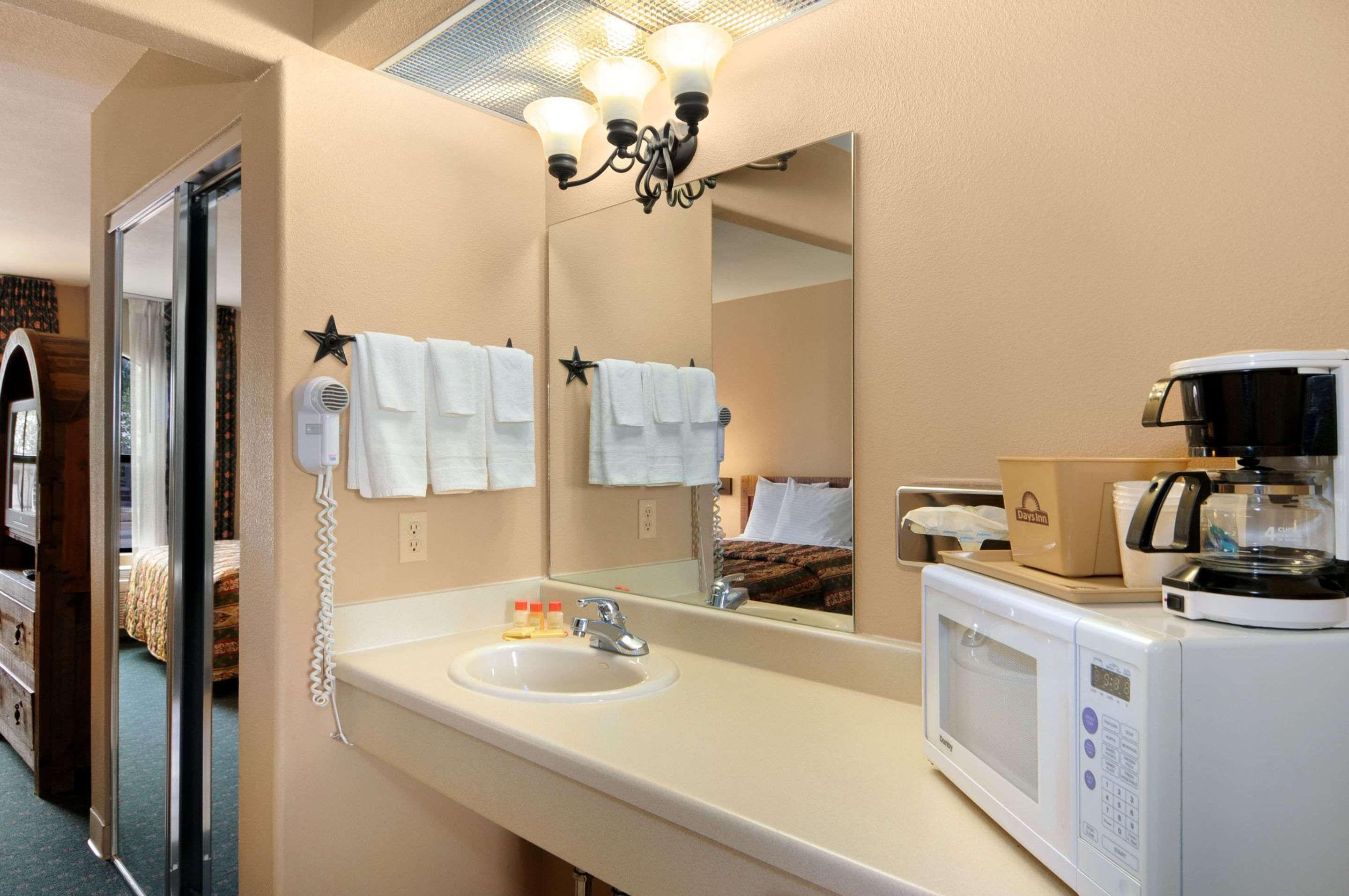 Days Inn & Suites by Wyndham Llano 113 (̶1̶6̶9̶). Llano Hotel Deals & Reviews KAYAK