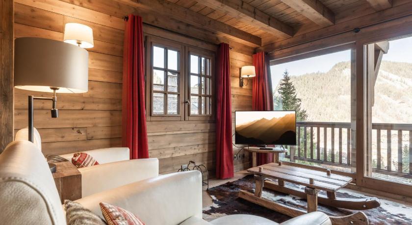 Chalet pour 8 avec cheminée, proche des pistes, WiFi, garage, non fumeur FR-1-304-110 - Rhône-Alpes - La Clusaz visuel 4/5 Chalet pour 8 avec cheminée, proche des pistes, WiFi, garage, non fumeur FR-1-304-110 - Rhône-Alpes - La Clusaz visuel 4/5