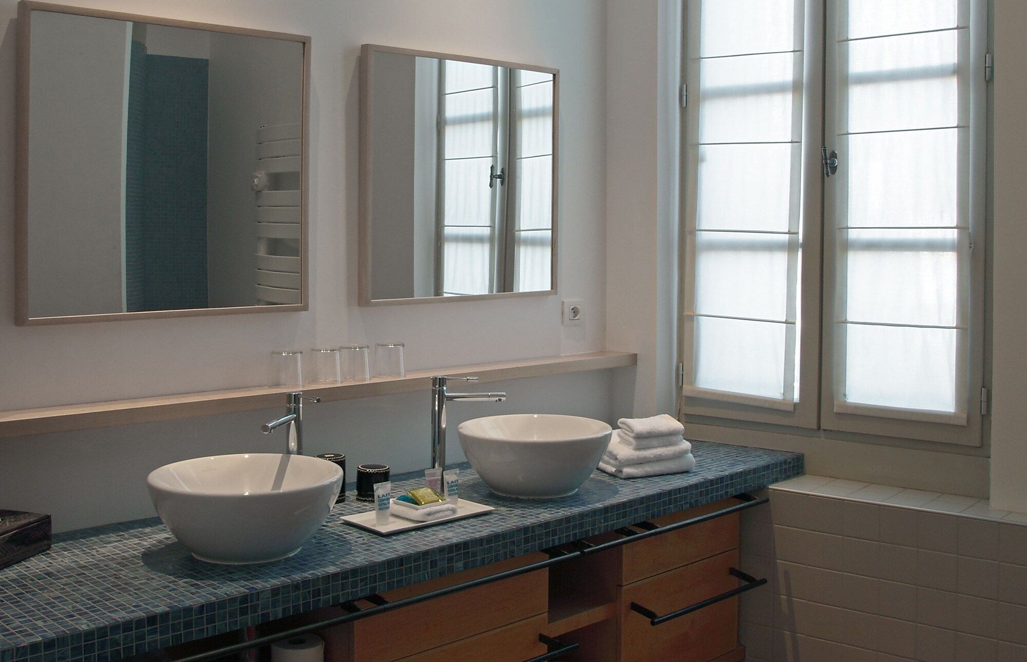 La Maison Sur La Sorgue - Esprit de France